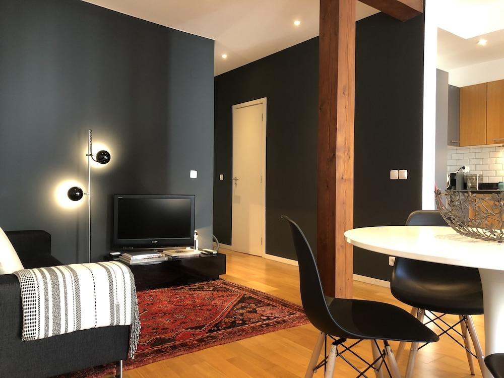 Deluxe Center Flat Apartment